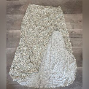 Womens floral midi skort. Size medium.